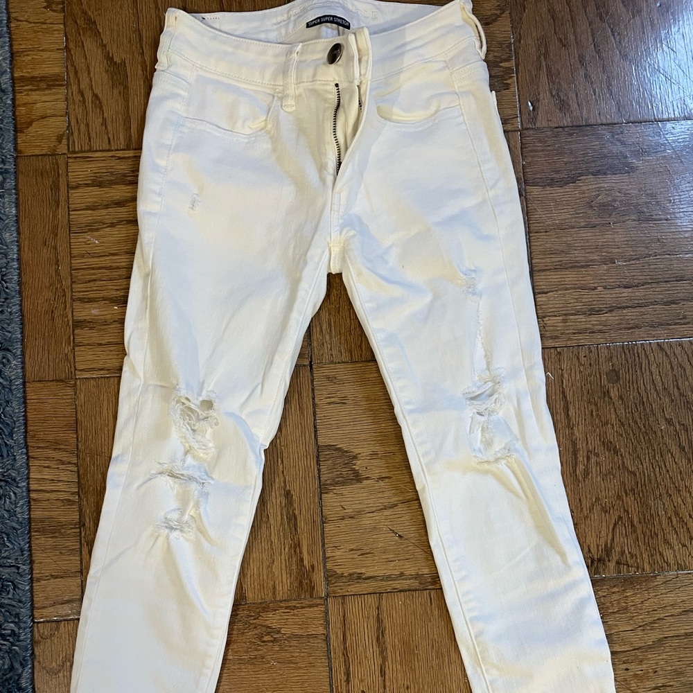 American Eagle super super stretch white ripped jeans